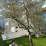 公寓式酒店 Midum Luxuryapartments Con Giardino 特伦托